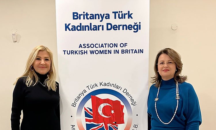 Britanya Türk Kadınları Derneği’nde nöbet değişimi