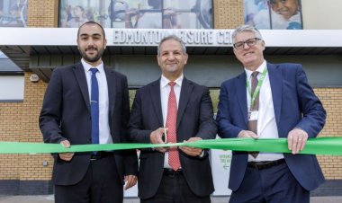 Enfield Belediyesi: Bölge sakinleri Edmonton Leisure Centre’a geri döndü