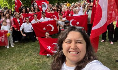 Hyde Park’ta 19 Mayıs coşkusu: Londra’da gençlik Atatürk için buluştu