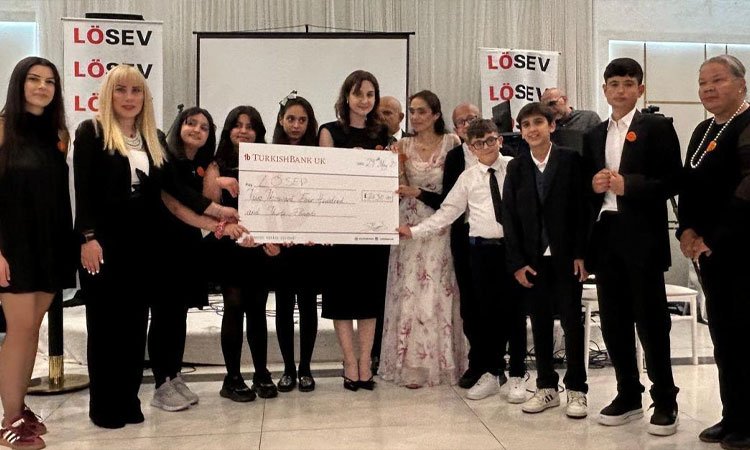 Londra’dan, Lösemi hastalarına anlamlı destek